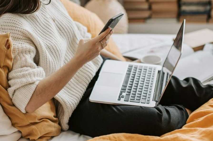 US Media Reveals 9 High - Paying Remote Jobs for Fresh Graduates