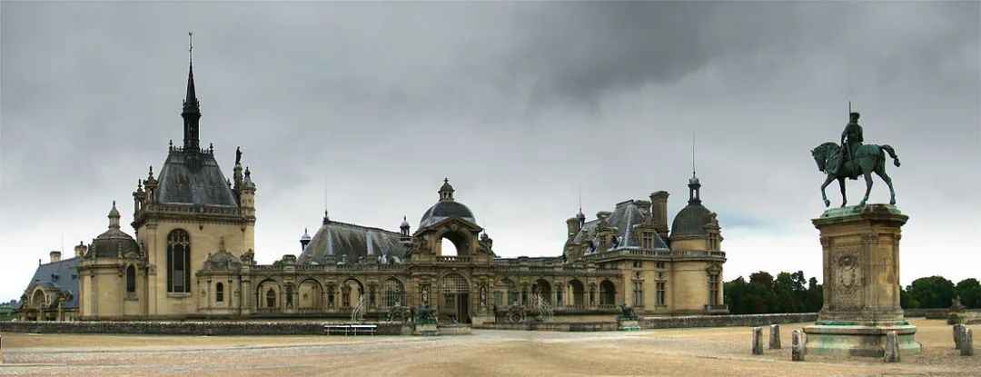 Splendor Unveiled: Exploring the Timeless Elegance of Château de Chantilly, France’s Regal Castle Museum